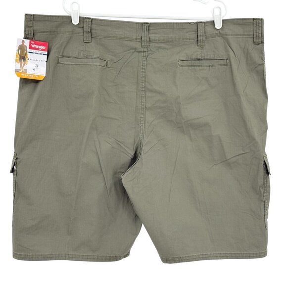 Wrangler Men's Relaxed Fit Low Stretch Green Cargo Shorts Size 48 Inseam 10" NWT - Picture 2 of 10